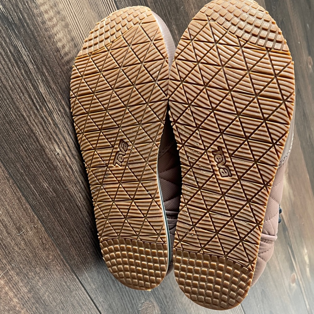 Teva ReEmber Quilted Mid Taupe Slip-On Boots Size 9 - Picture 10 of 13